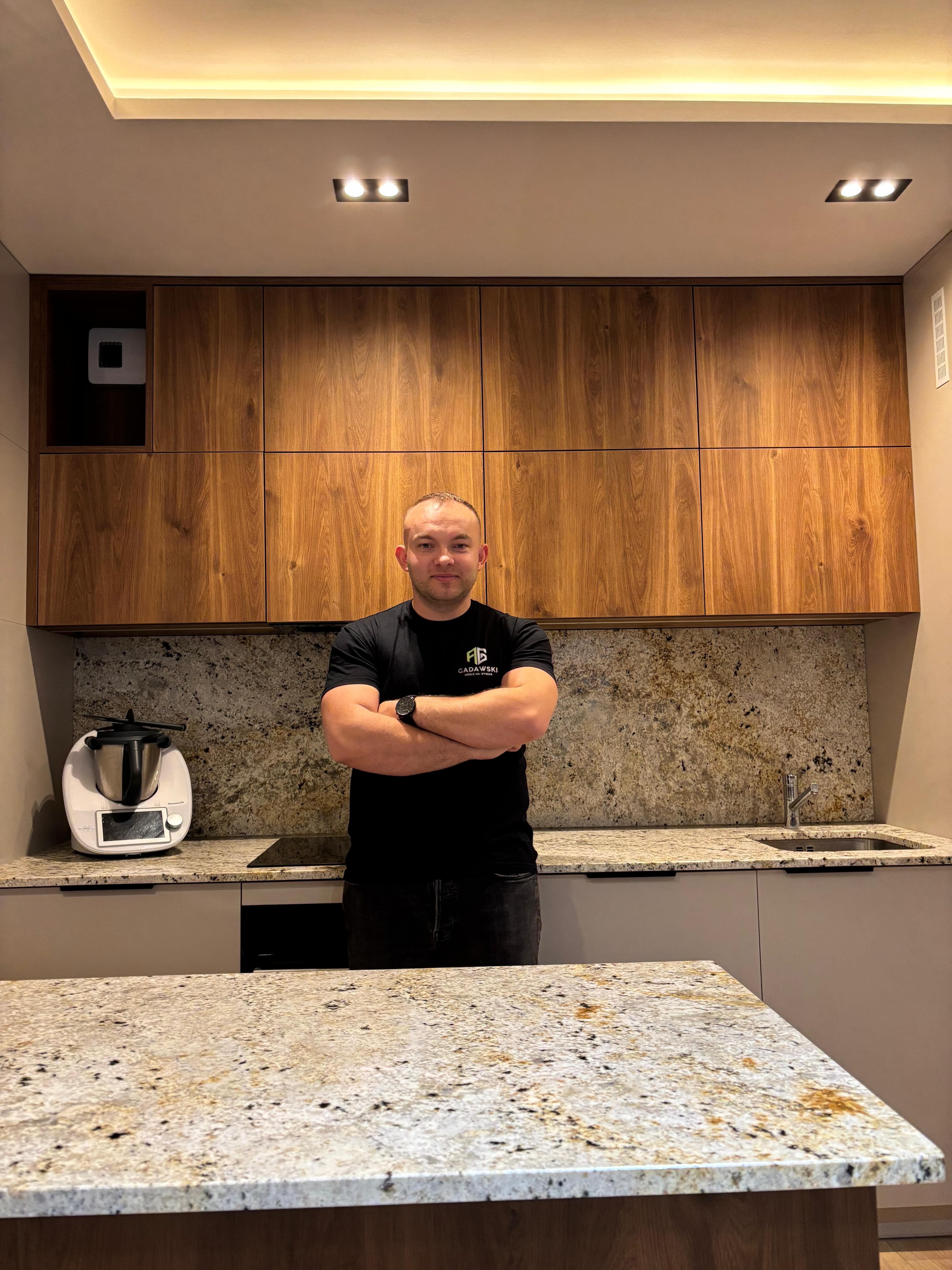 Adrian Gadawski przy pracy